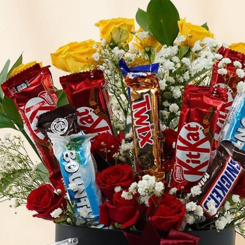 🍫 Candy Bar & Yellow Rose Hatbox - Image 2