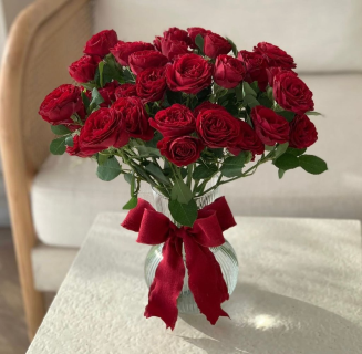 ❤️ Classic Red Rose Vase Arrangement